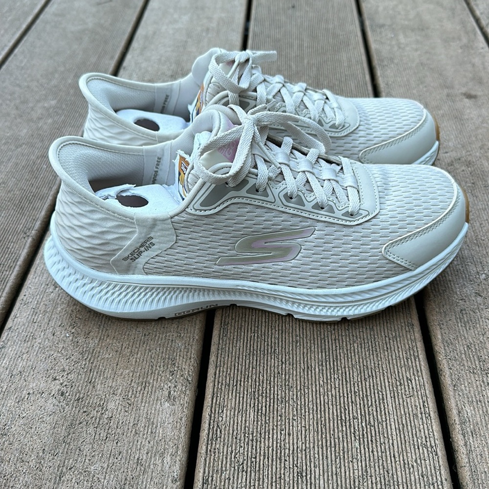 Sketchers Women’s Tennis Shoes - Picture 3 of 8